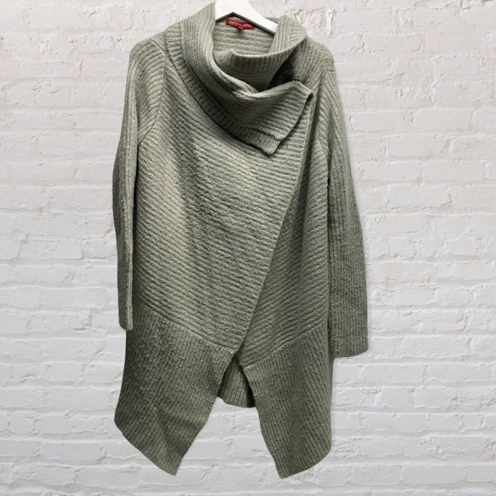 Saks Fifth Avenue wrap size Small Gray